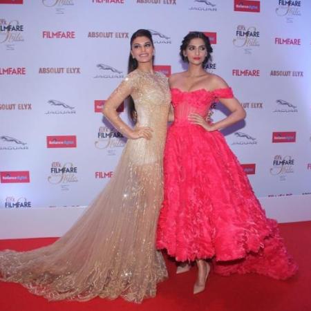 Sonam Kapoor and Jacqueline Fernandez at Filmfare glamour & style awards 2015